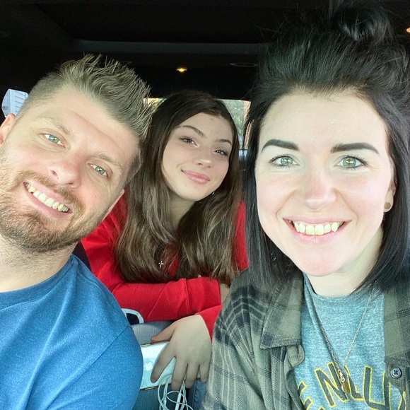 Meet your Posher, Nichole - Picture 3 of 4